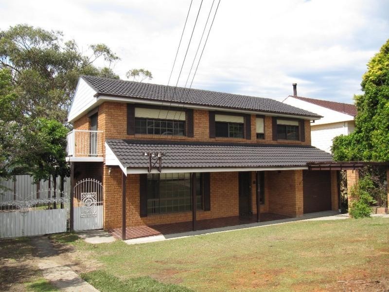 74 Macquarie Gr, Caves Beach NSW 2281