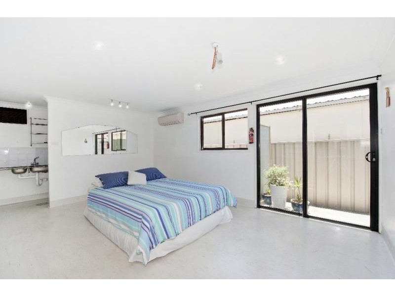 147 Macquarie Gr, Caves Beach NSW 2281