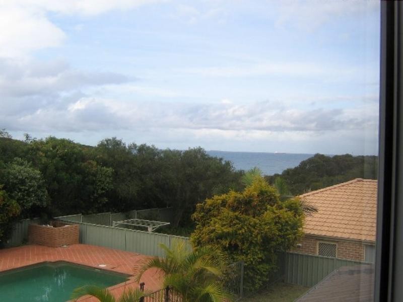 19 Spoon Rocks  Rd, Caves Beach NSW 2281