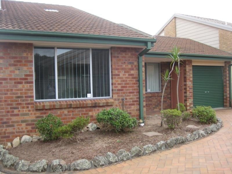 37 Tasman Ct, Caves Beach NSW 2281