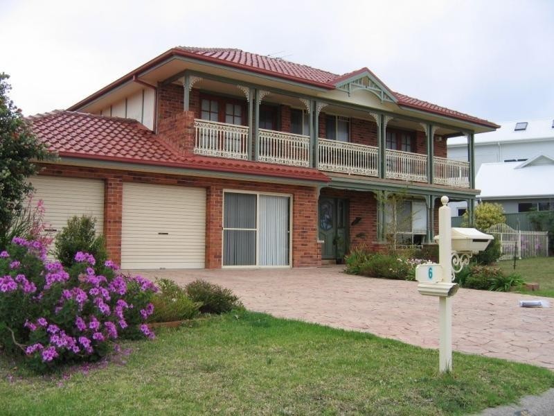 6 Seacliff Pl, Caves Beach NSW 2281