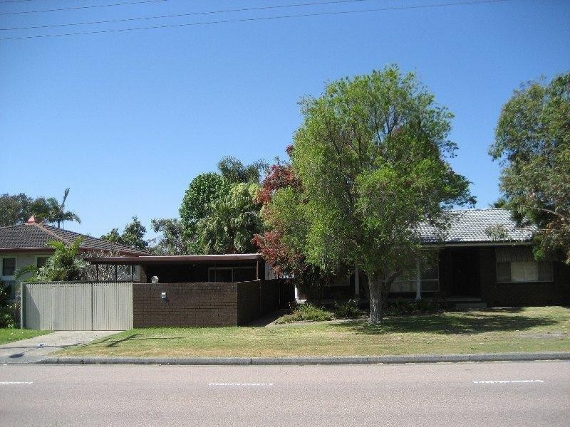 117 Park Ave, Caves Beach NSW 2281