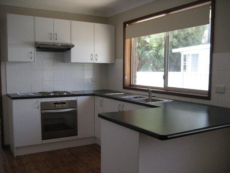 117 Park Ave, Caves Beach NSW 2281