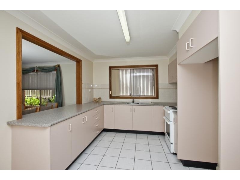 3 Silverbirch Cl, Caves Beach NSW 2281