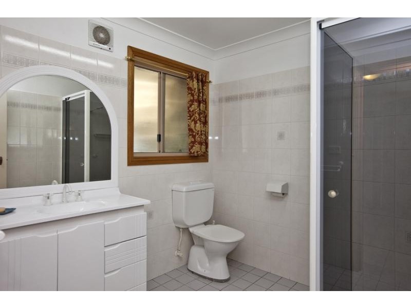 3 Silverbirch Cl, Caves Beach NSW 2281