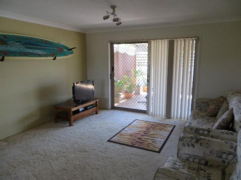 21 Tasman  Ct, Caves Beach NSW 2281
