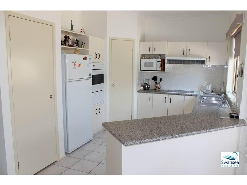 4 Galleon Cl, Caves Beach NSW 2281