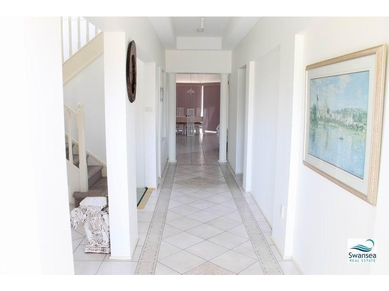 4 Galleon Cl, Caves Beach NSW 2281