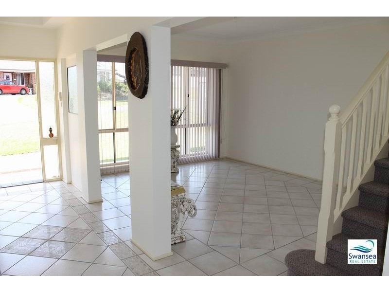 4 Galleon Cl, Caves Beach NSW 2281