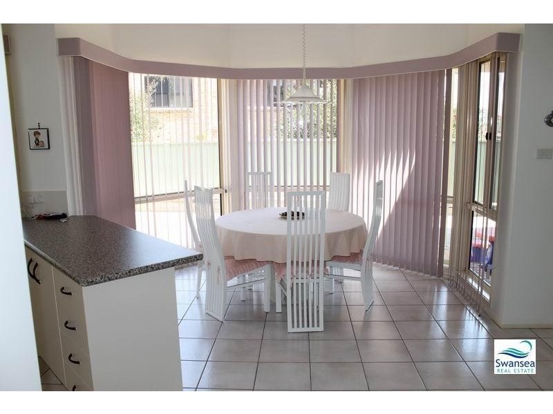 4 Galleon Cl, Caves Beach NSW 2281