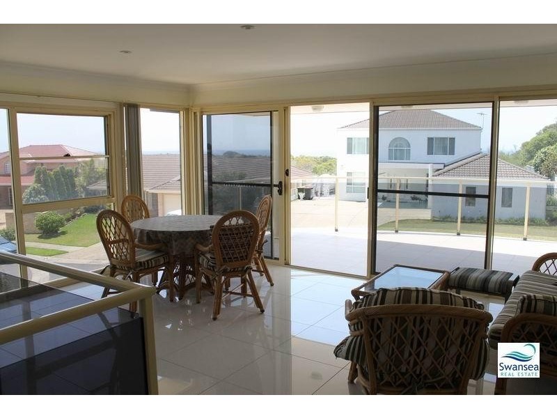 4 Galleon Cl, Caves Beach NSW 2281