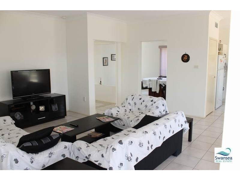 4 Galleon Cl, Caves Beach NSW 2281
