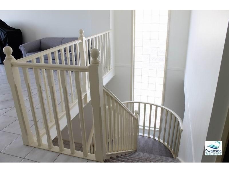 4 Galleon Cl, Caves Beach NSW 2281