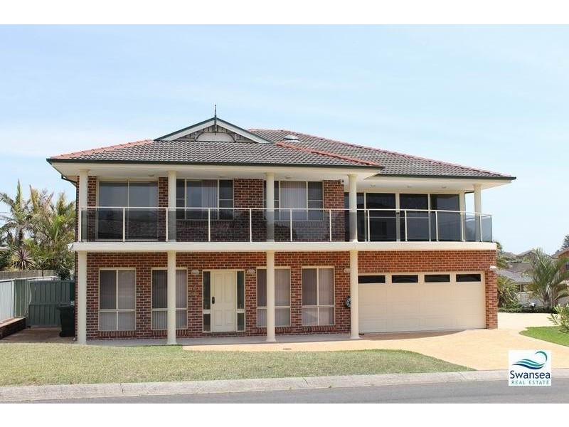 4 Galleon Cl, Caves Beach NSW 2281