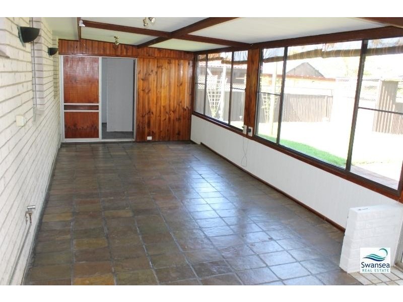 162 Macquarie Gr, Caves Beach NSW 2281