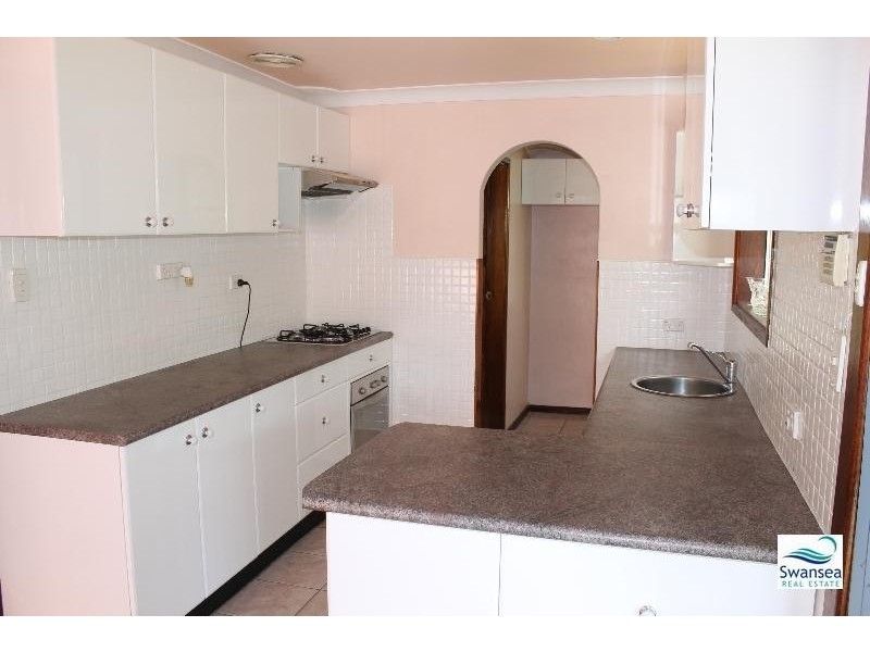 162 Macquarie Gr, Caves Beach NSW 2281