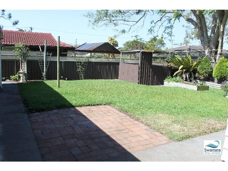 162 Macquarie Gr, Caves Beach NSW 2281