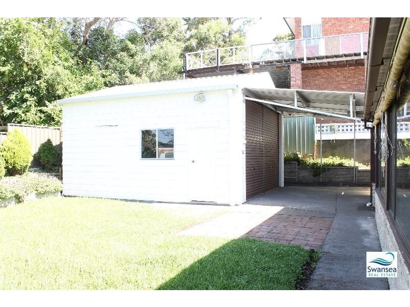 162 Macquarie Gr, Caves Beach NSW 2281