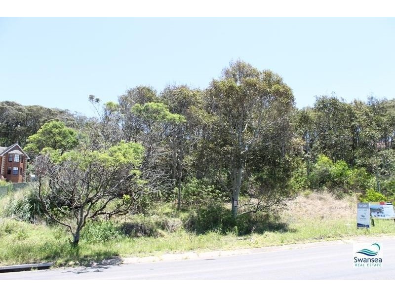 14 Spoon Rocks Rd, Caves Beach NSW 2281