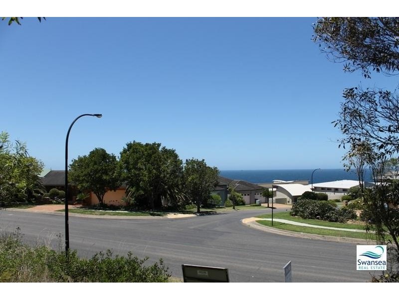 14 Spoon Rocks Rd, Caves Beach NSW 2281