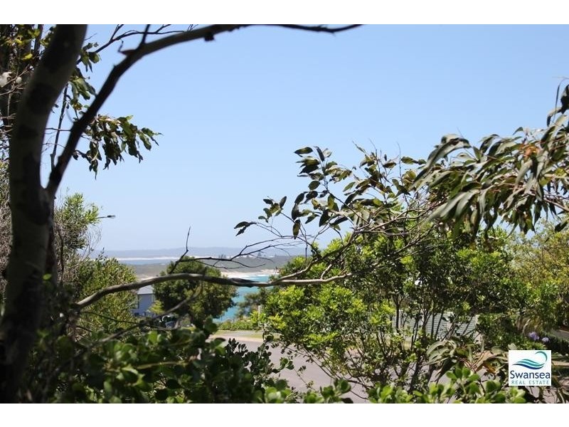 14 Spoon Rocks Rd, Caves Beach NSW 2281