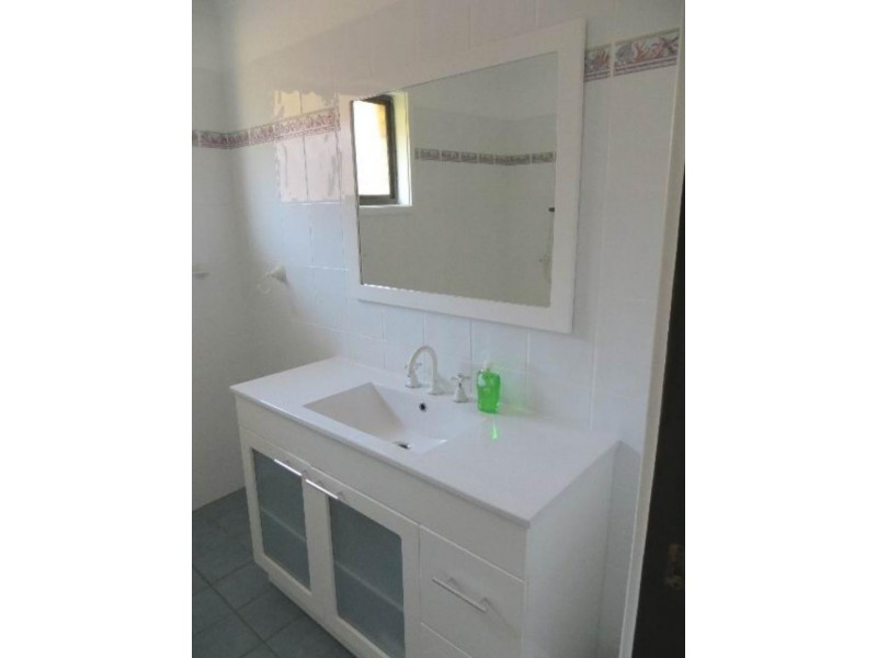 81 Park  Ave, Caves Beach NSW 2281