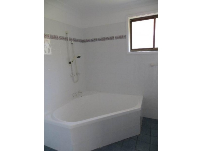 81 Park  Ave, Caves Beach NSW 2281