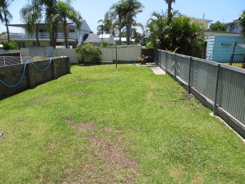 81 Park  Ave, Caves Beach NSW 2281