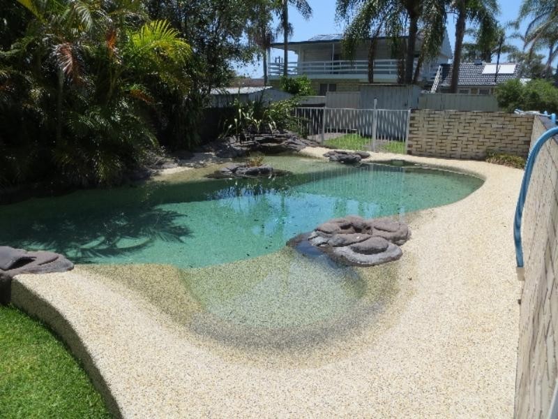 81 Park  Ave, Caves Beach NSW 2281