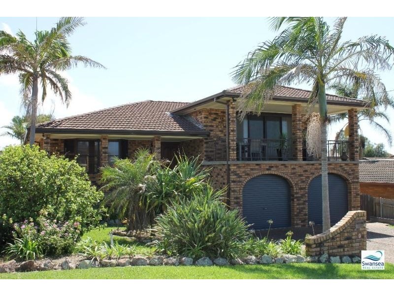 3 Park Ave, Caves Beach NSW 2281