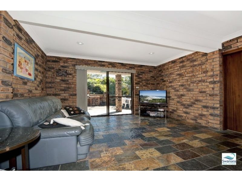 3 Park Ave, Caves Beach NSW 2281