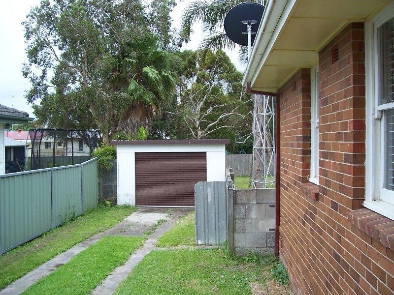 15 Phillip  St, Caves Beach NSW 2281