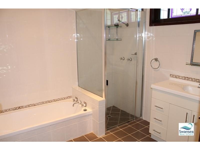 38 Scenic Dr, Caves Beach NSW 2281