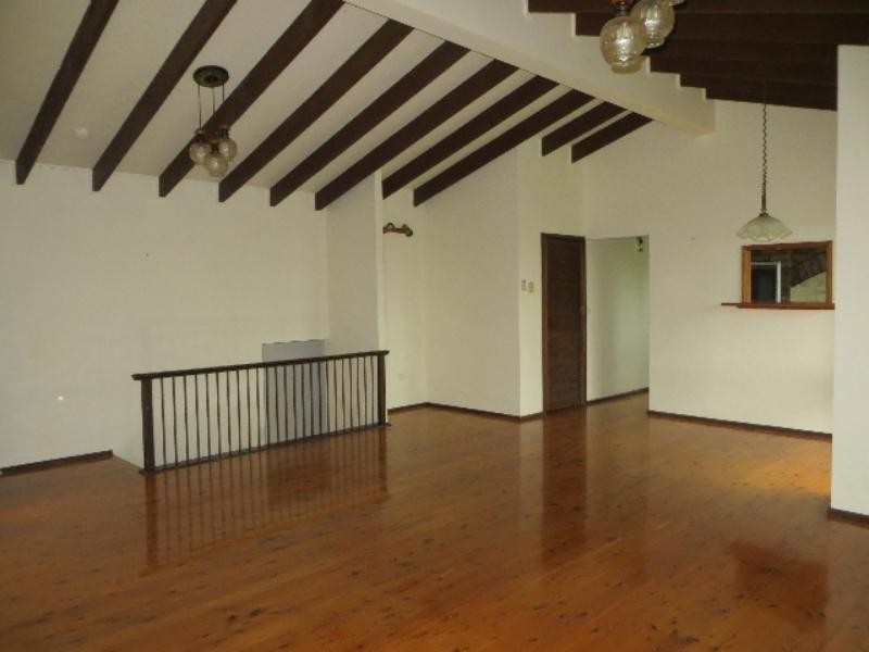 9 South Cl, Caves Beach NSW 2281