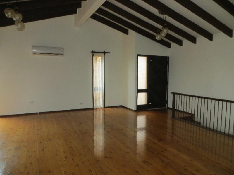 9 South Cl, Caves Beach NSW 2281