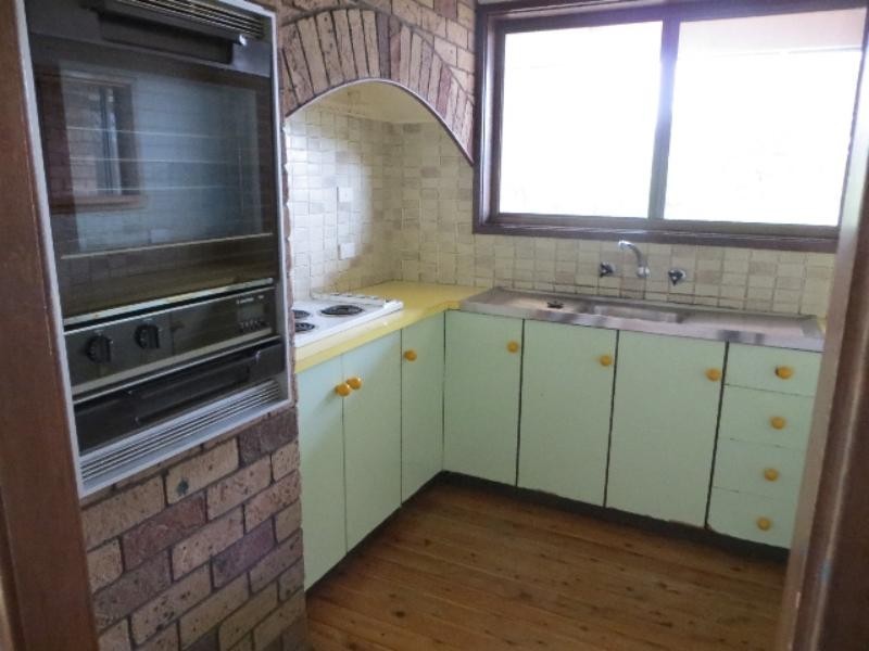 9 South Cl, Caves Beach NSW 2281
