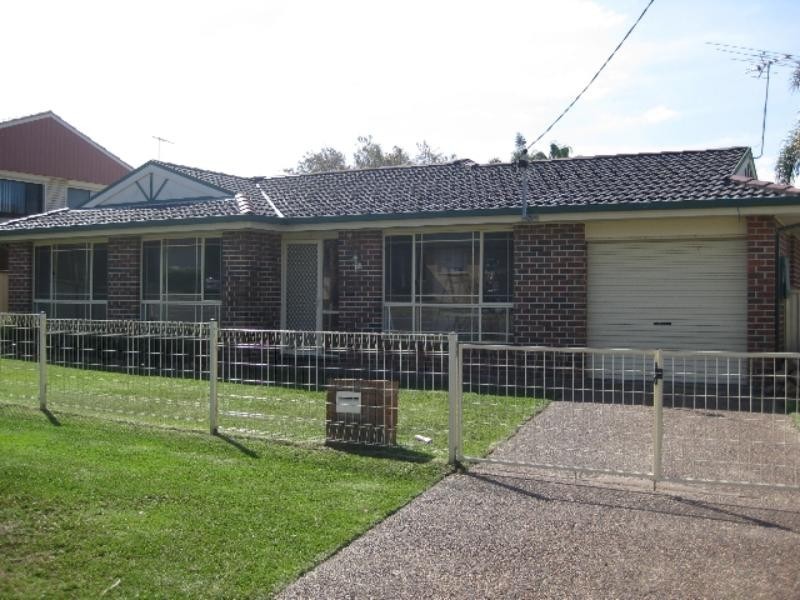 1a Middle  St, Caves Beach NSW 2281