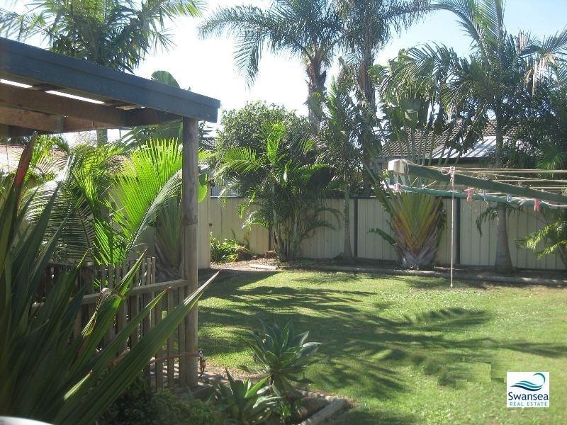 35 Alexander Ave, Caves Beach NSW 2281