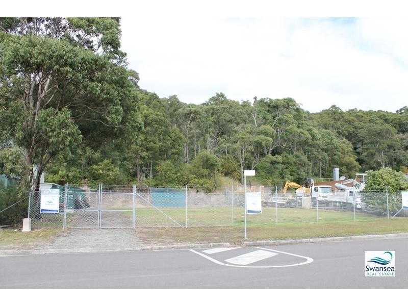 23 Strathmore Rd, Caves Beach NSW 2281