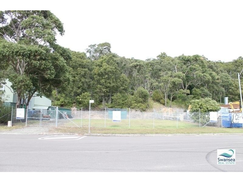 23 Strathmore Rd, Caves Beach NSW 2281