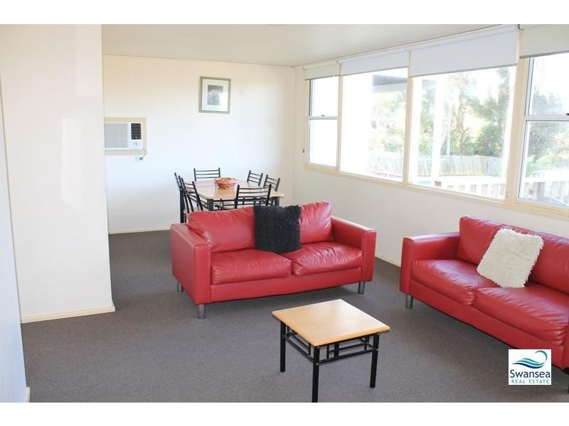 65 Caves Beach Rd, Caves Beach NSW 2281