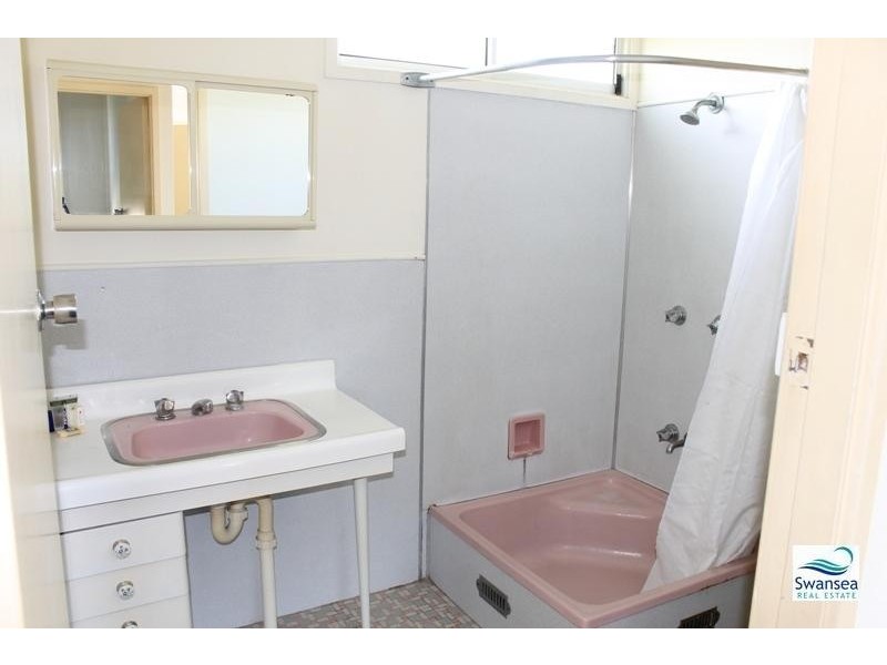 65 Caves Beach Rd, Caves Beach NSW 2281