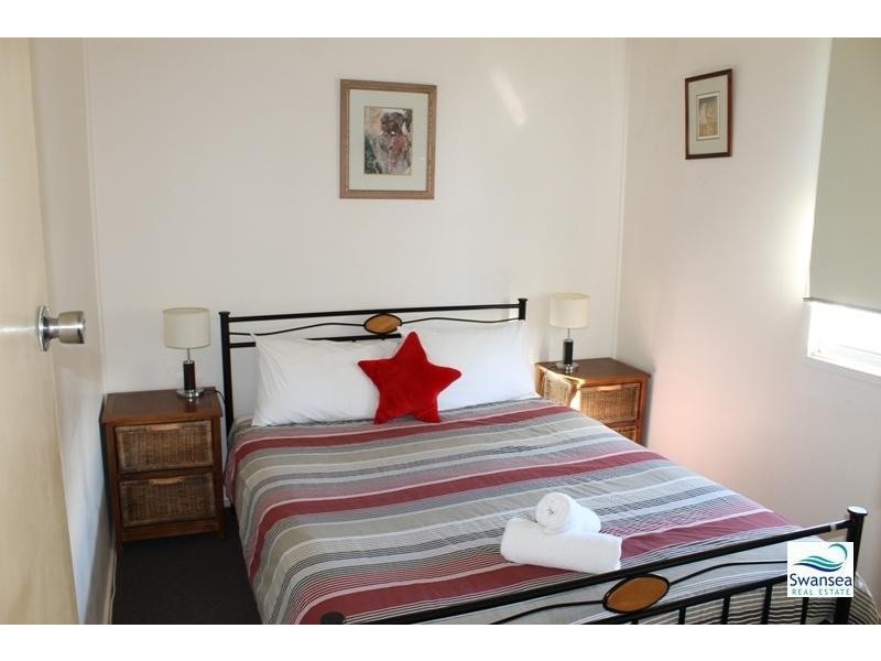 65 Caves Beach Rd, Caves Beach NSW 2281