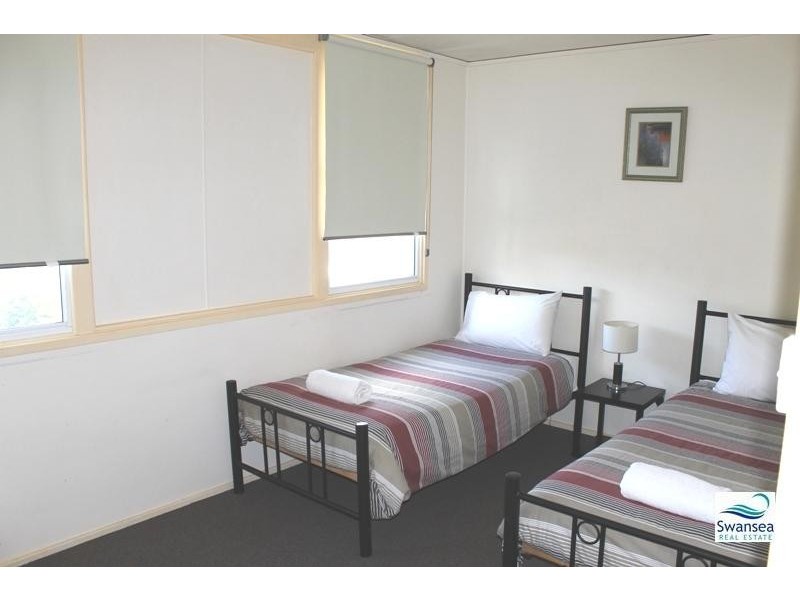 65 Caves Beach Rd, Caves Beach NSW 2281