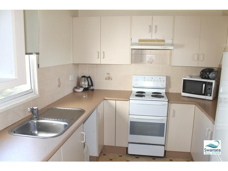 65 Caves Beach Rd, Caves Beach NSW 2281