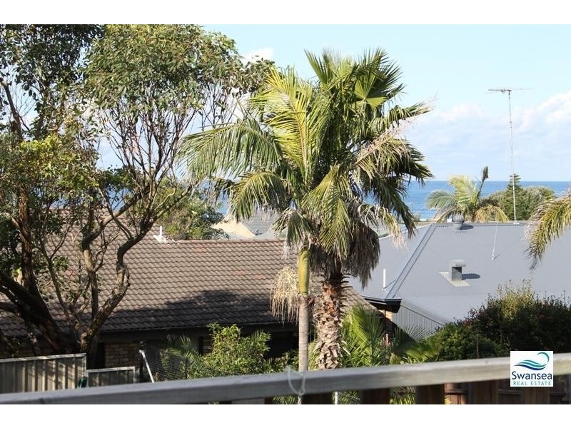 65 Caves Beach Rd, Caves Beach NSW 2281