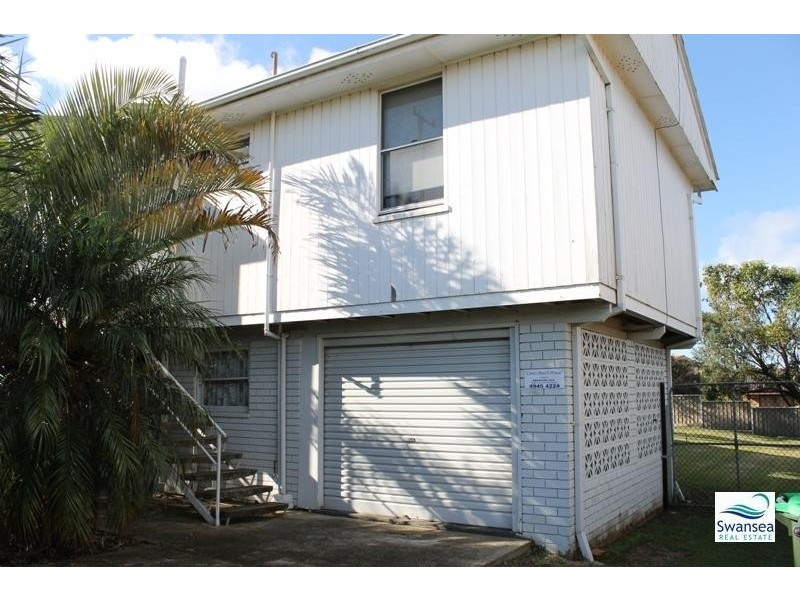 65 Caves Beach Rd, Caves Beach NSW 2281