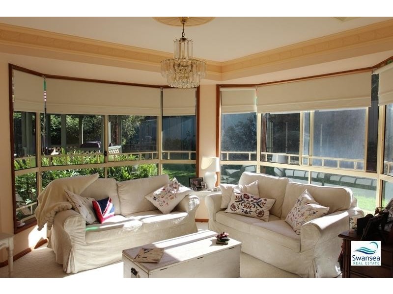 6 Seacliff  Pl, Caves Beach NSW 2281