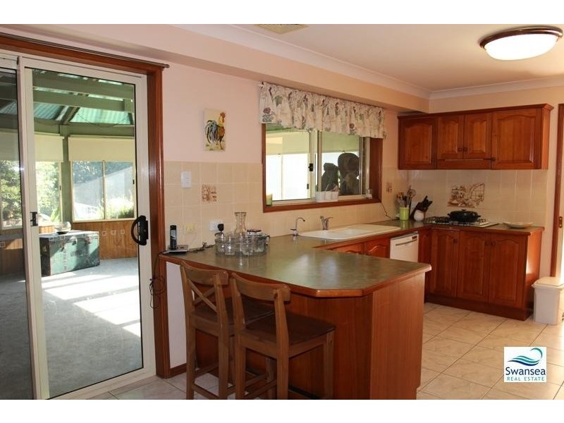 6 Seacliff  Pl, Caves Beach NSW 2281