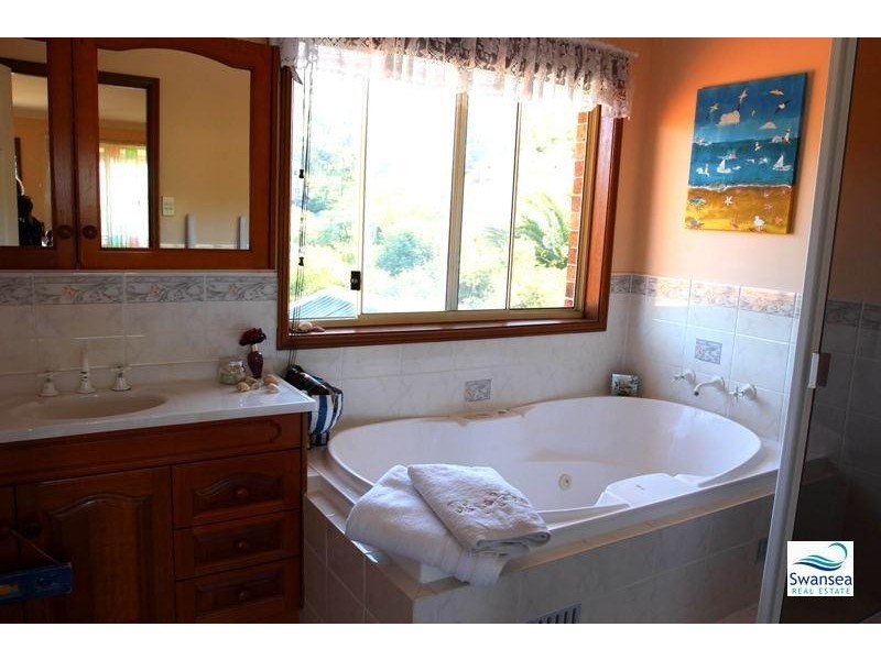 6 Seacliff  Pl, Caves Beach NSW 2281